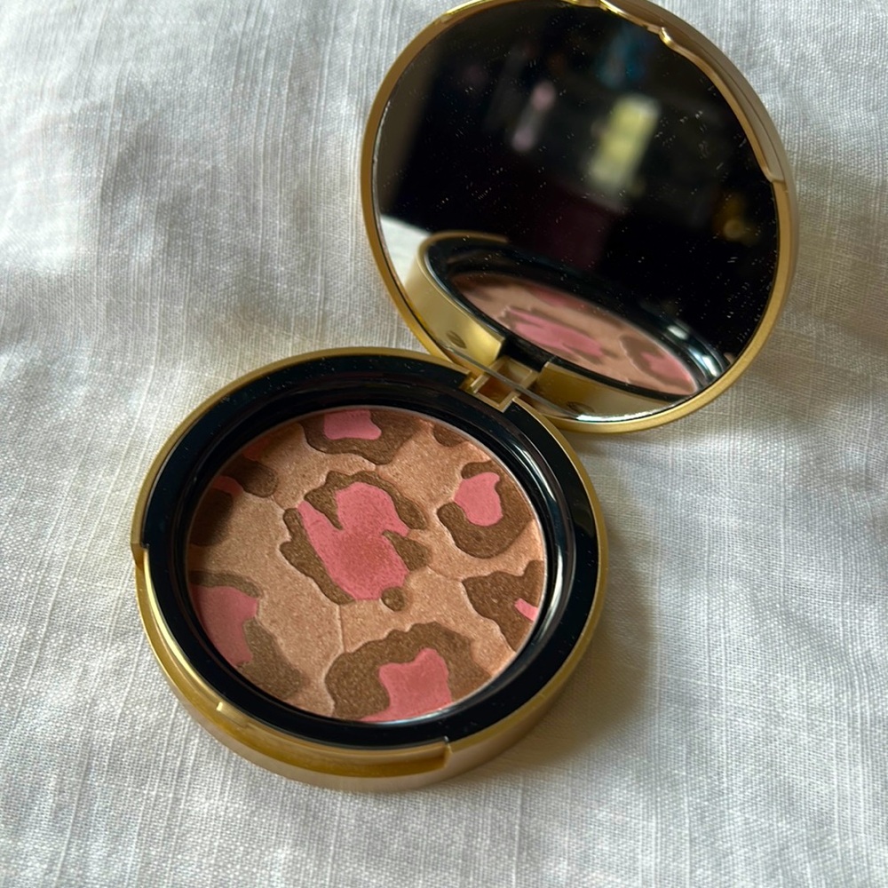 Too Faced Pink Leopard Blushing Bronzer